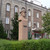 Памятник Кирову у здания районной администрации