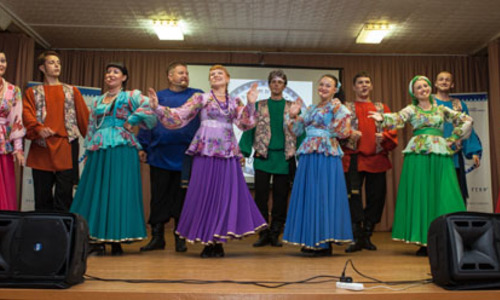 Русские народные песни поет Краса