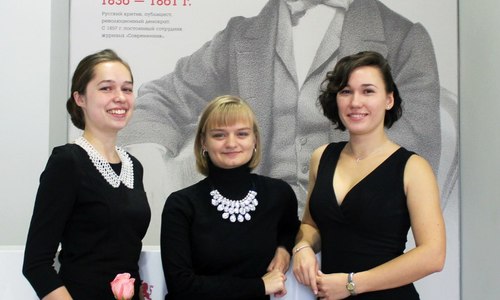 Оксана Сергеева с организаторами и идейными вдохновителями выставки - Бабенковой Юлией и Малышевой Еленой