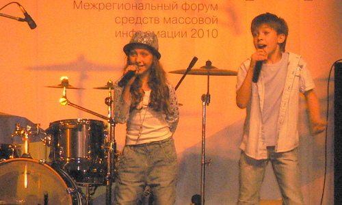 Дуэт «Волшебный микрофон» в золотой середине конкурса детской песни «Евровидение-2010»