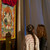 Посетители выставки буддийской живописи