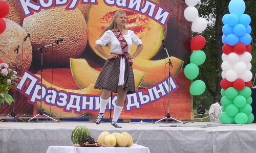 Главная сцена праздника на о. Татышева